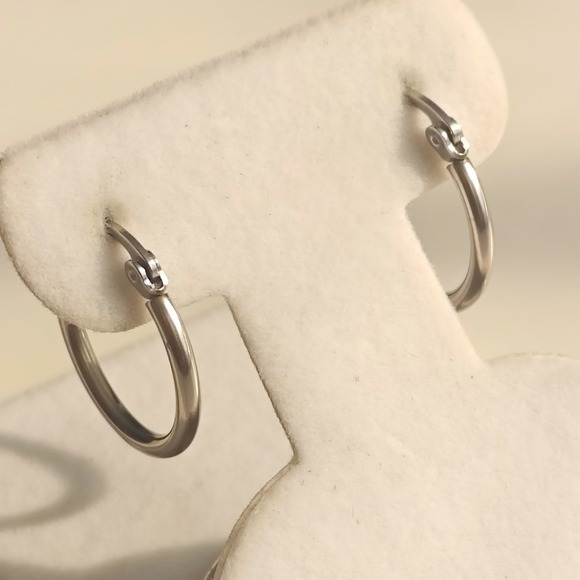 Jewelry - Silver Tone Polished Round Small Hoop Earrings Hinge Snap Minimalist Jewelry